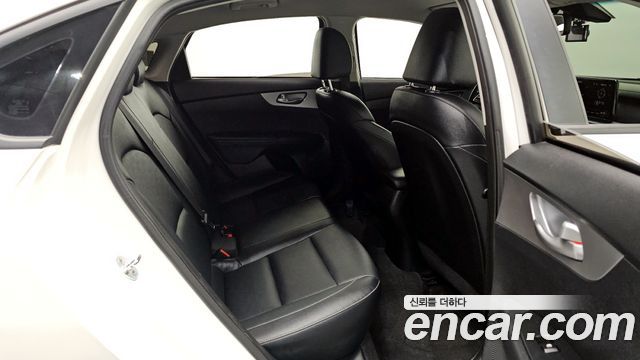 Kia K3 2022 — photo 13