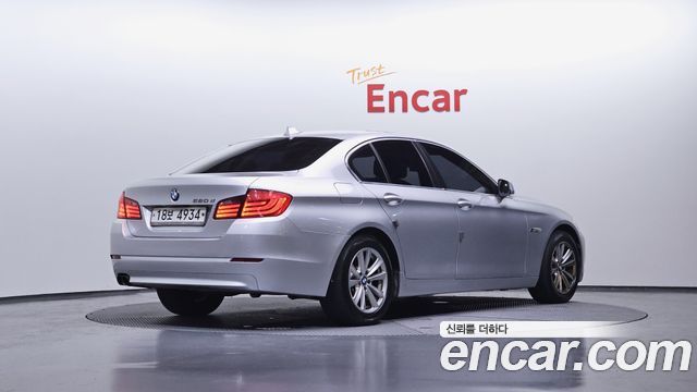 BMW 5-Series 2011 — photo 2