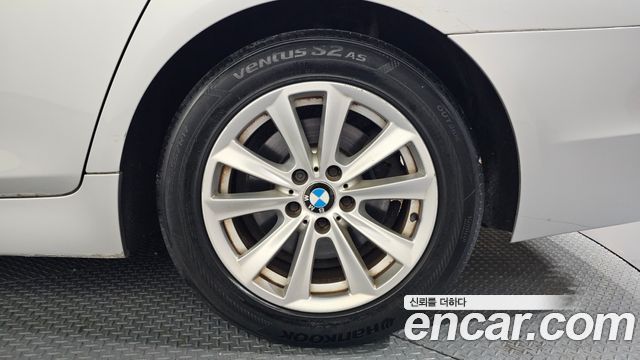 BMW 5-Series 2011 — photo 5