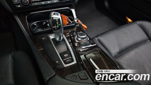 BMW 5-Series 2011 — photo 9