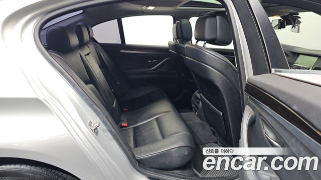 BMW 5-Series 2011 — photo 12