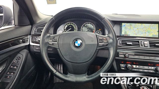 BMW 5-Series 2011 — photo 13