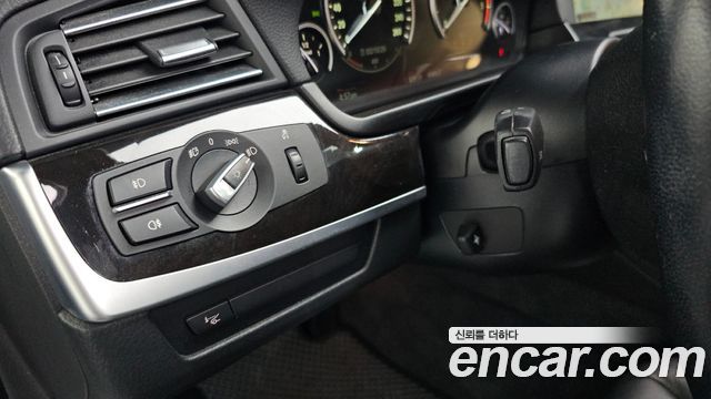 BMW 5-Series 2011 — photo 14
