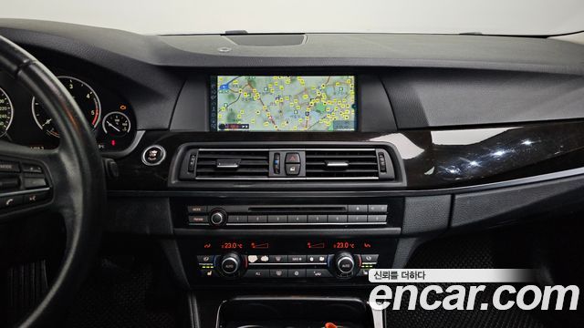 BMW 5-Series 2011 — photo 15
