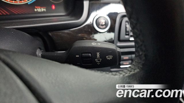BMW 5-Series 2011 — photo 17
