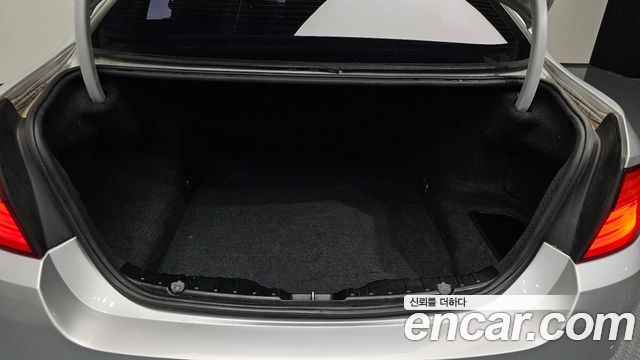 BMW 5-Series 2011 — photo 20