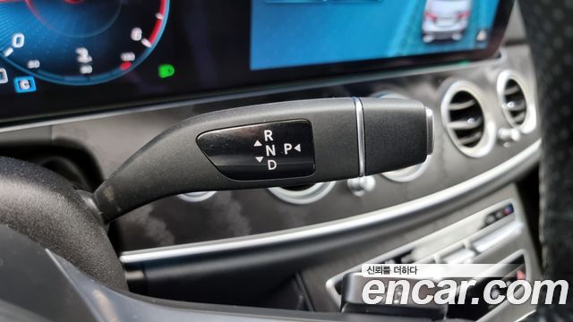 Mercedes-Benz E-Class 2021 — photo 9