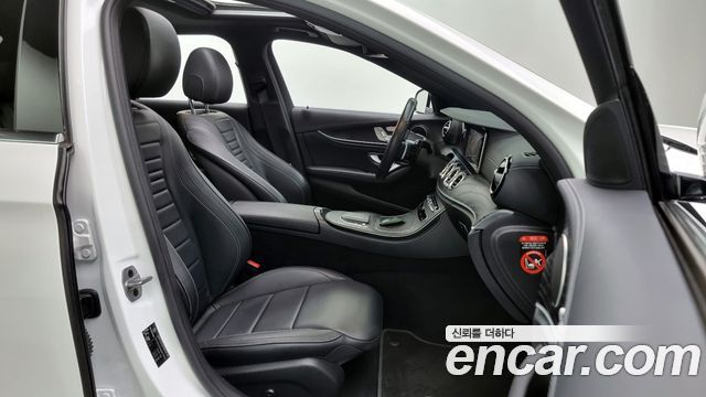 Mercedes-Benz E-Class 2021 — photo 10