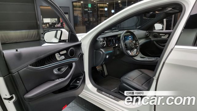Mercedes-Benz E-Class 2021 — photo 11