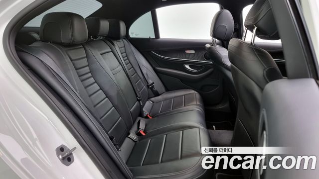 Mercedes-Benz E-Class 2021 — photo 12