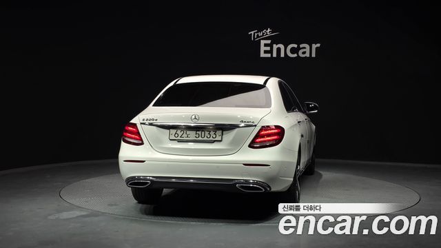 Mercedes-Benz E-Class 2017 — photo 4