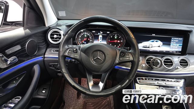 Mercedes-Benz E-Class 2017 — photo 13
