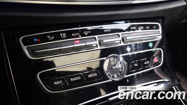 Mercedes-Benz E-Class 2017 — photo 16