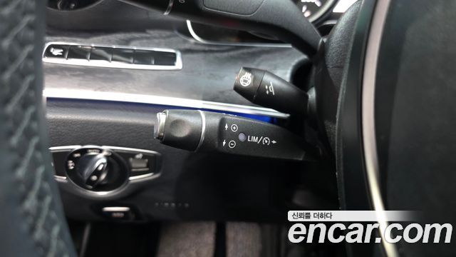 Mercedes-Benz E-Class 2017 — photo 19