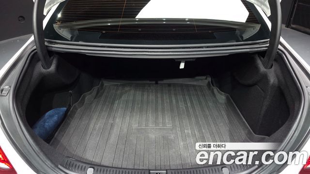 Mercedes-Benz E-Class 2017 — photo 20