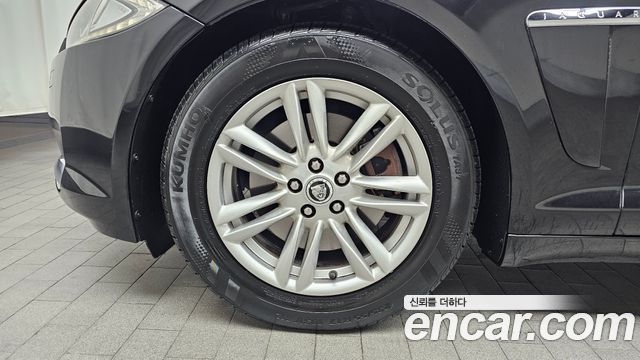 Jaguar XF 2012 — photo 5