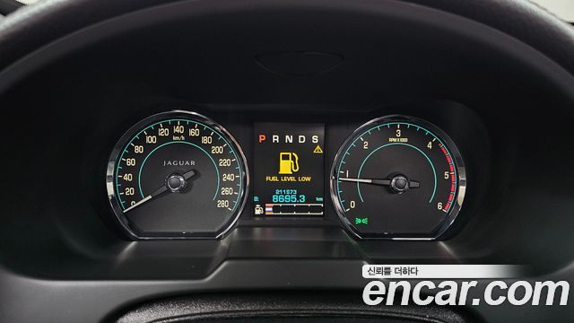 Jaguar XF 2012 — photo 8