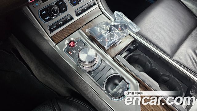 Jaguar XF 2012 — photo 9
