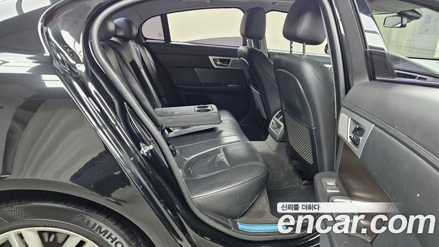 Jaguar XF 2012 — photo 12