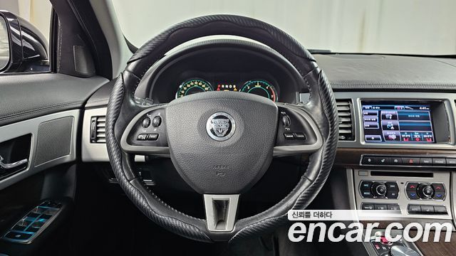 Jaguar XF 2012 — photo 13