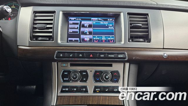 Jaguar XF 2012 — photo 16