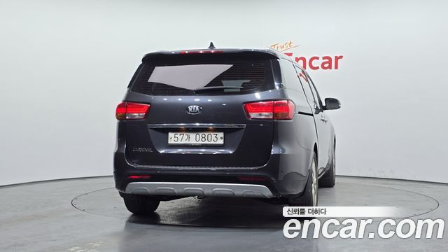 Kia Canival 2016 — photo 4