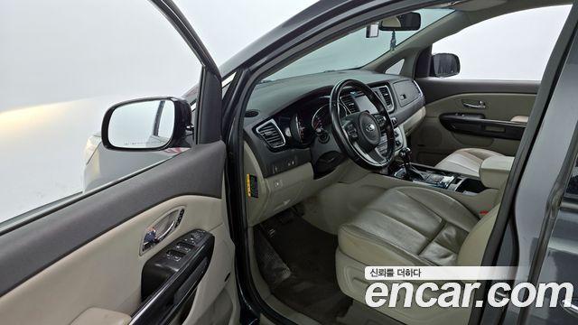 Kia Canival 2016 — photo 10