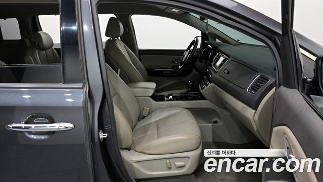 Kia Canival 2016 — photo 11