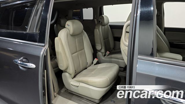 Kia Canival 2016 — photo 12