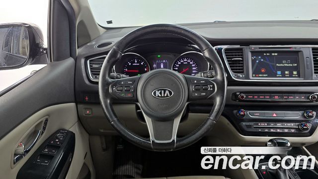 Kia Canival 2016 — photo 13