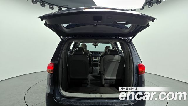 Kia Canival 2016 — photo 20