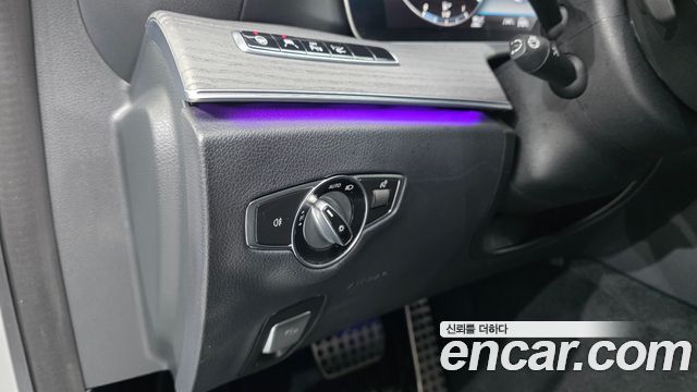 Mercedes-Benz CLS-Class 2020 — photo 14