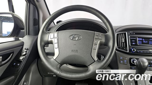 Hyundai Starex 2019 — photo 13