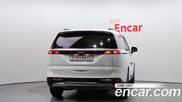 Kia Canival 2023 — photo 4
