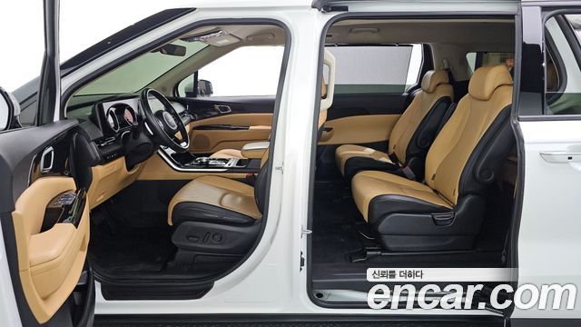 Kia Canival 2023 — photo 18