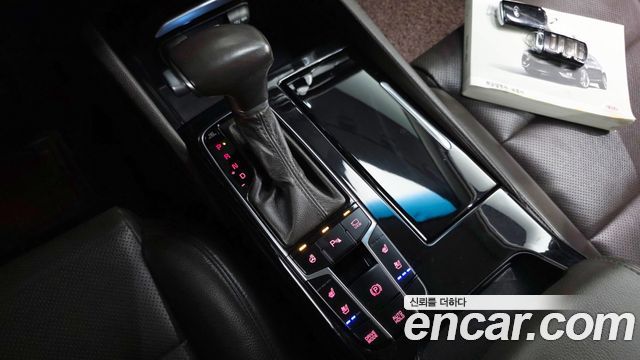 Kia K7 2018 — photo 9