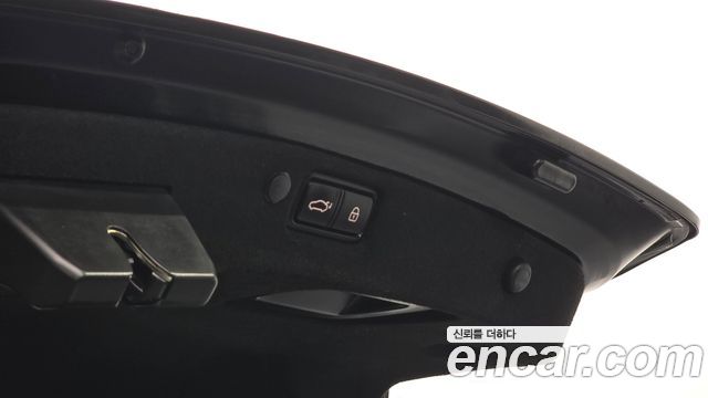 Kia K7 2018 — photo 17