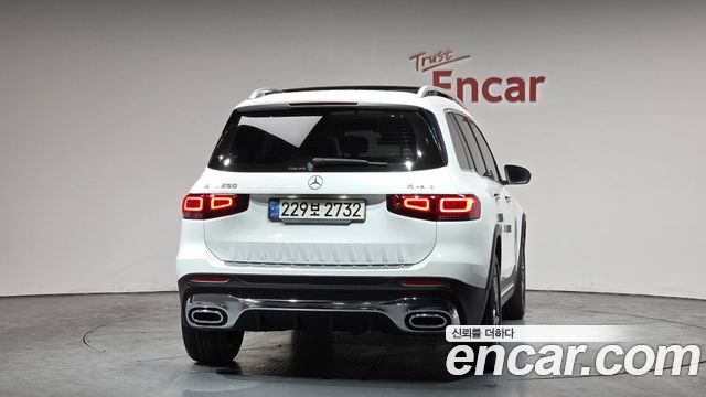 Mercedes-Benz GLB-Class 2021 — photo 4