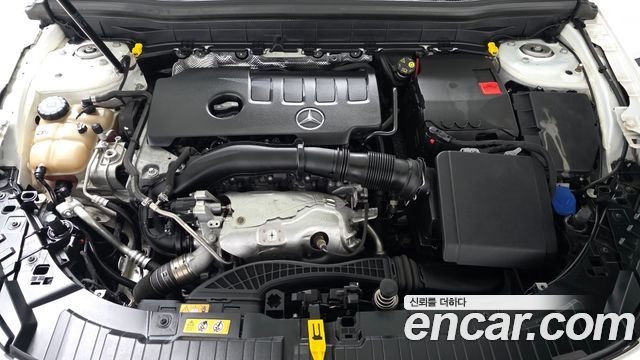 Mercedes-Benz GLB-Class 2021 — photo 6
