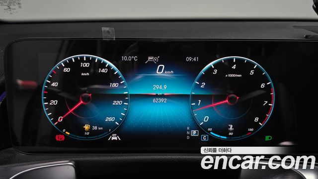 Mercedes-Benz GLB-Class 2021 — photo 8