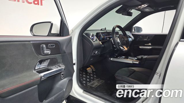 Mercedes-Benz GLB-Class 2021 — photo 11