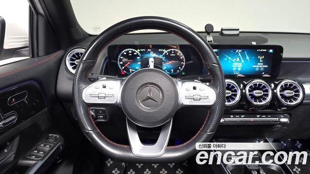 Mercedes-Benz GLB-Class 2021 — photo 13