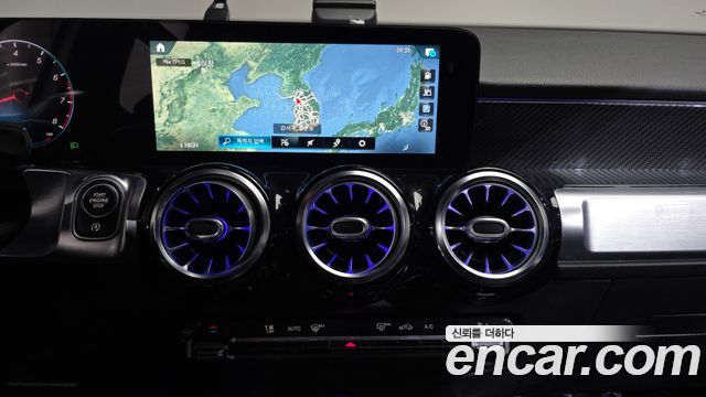 Mercedes-Benz GLB-Class 2021 — photo 14