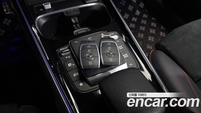 Mercedes-Benz GLB-Class 2021 — photo 16