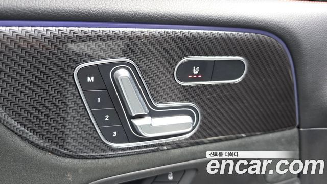 Mercedes-Benz GLB-Class 2021 — photo 18