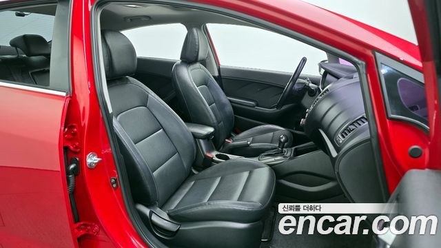 Kia K3 2013 — photo 10