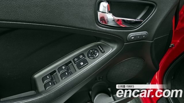 Kia K3 2013 — photo 18