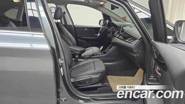 BMW 2-Series 2021 — photo 11