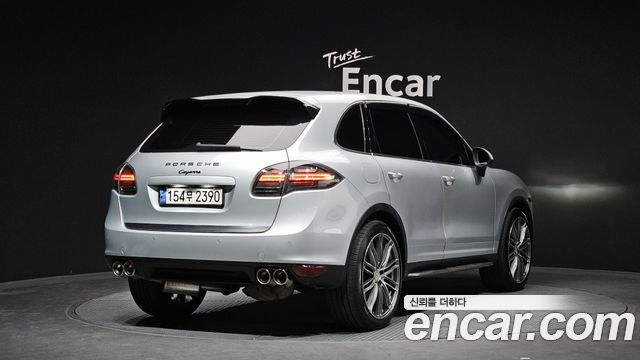 Porsche Cayenne 2011 — photo 2