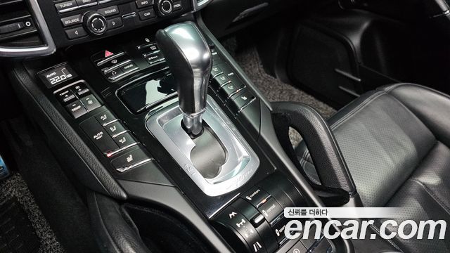 Porsche Cayenne 2011 — photo 9